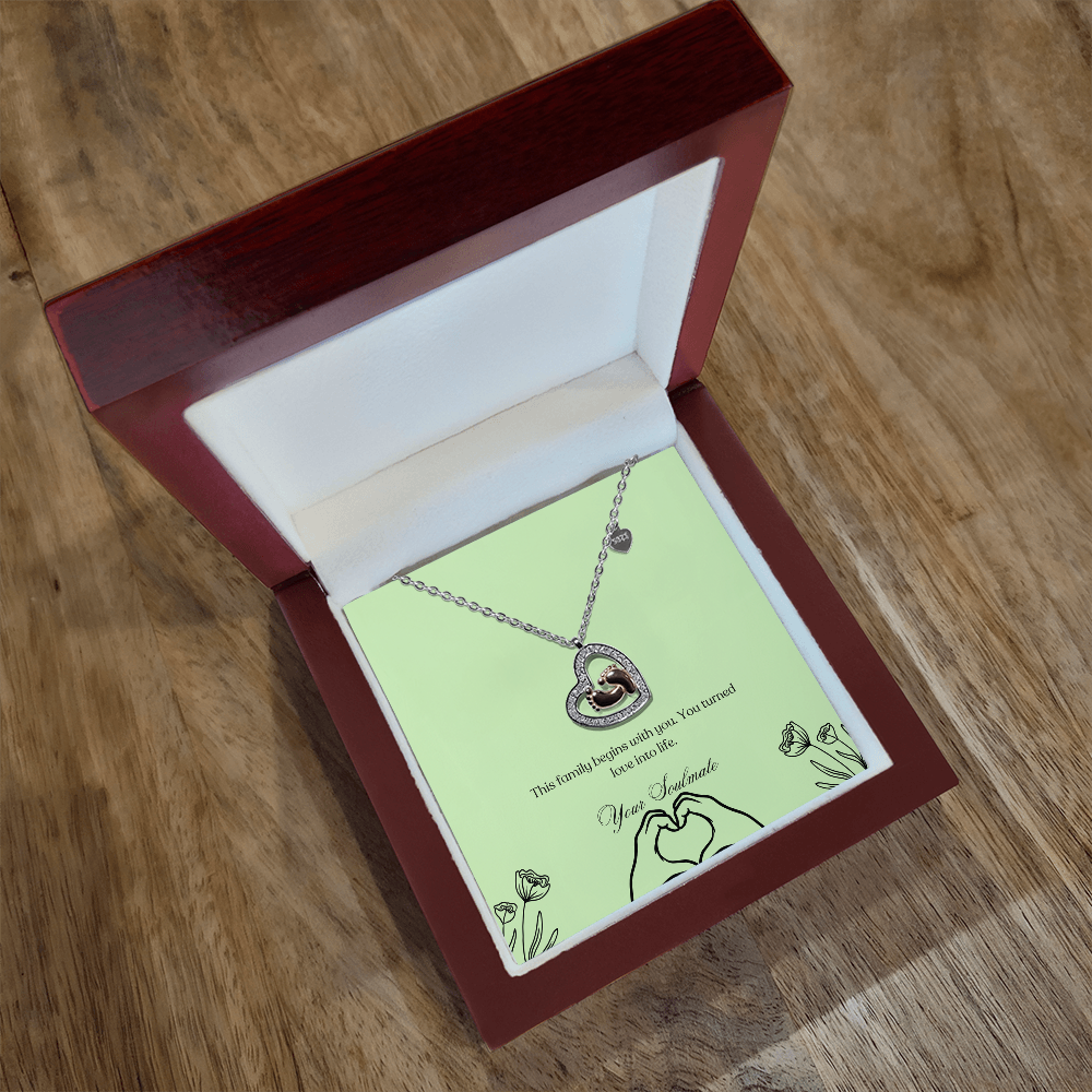Baby feet necklace in a wooden box with LED in table